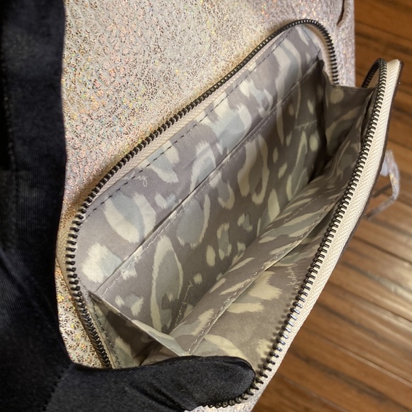 NWT Aimee Kestenberg Sunbury Leather Tote - ROSE GOLD PEBBLE METALLIC - Picture 8 of 16